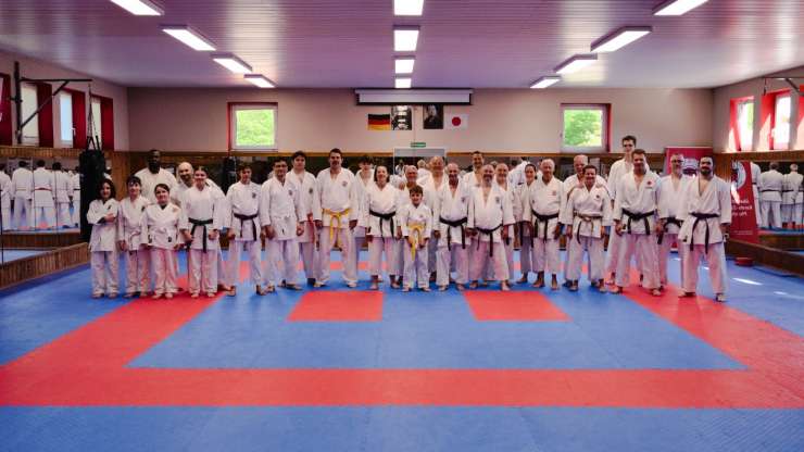1. Maifest: Voller Fokus im Karate-Zentrum Pforzheim